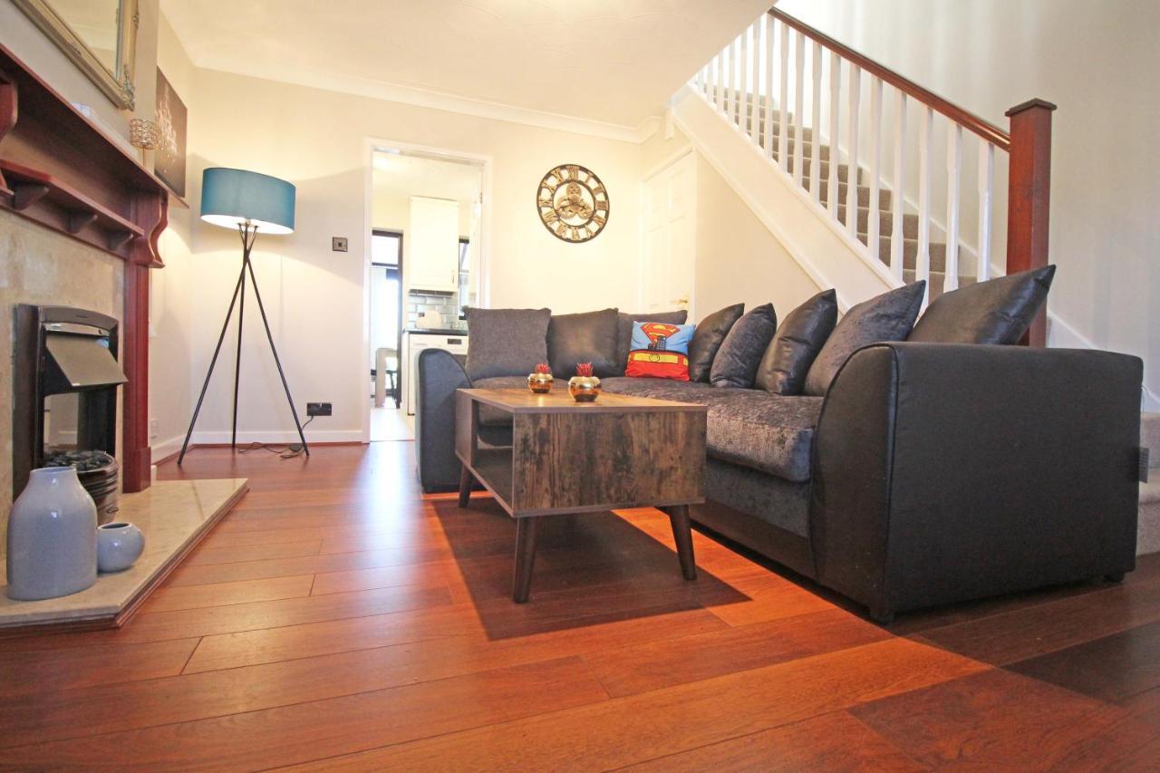 The Barwoods - Modern Spacious Home In Chester - Parking Eksteriør billede