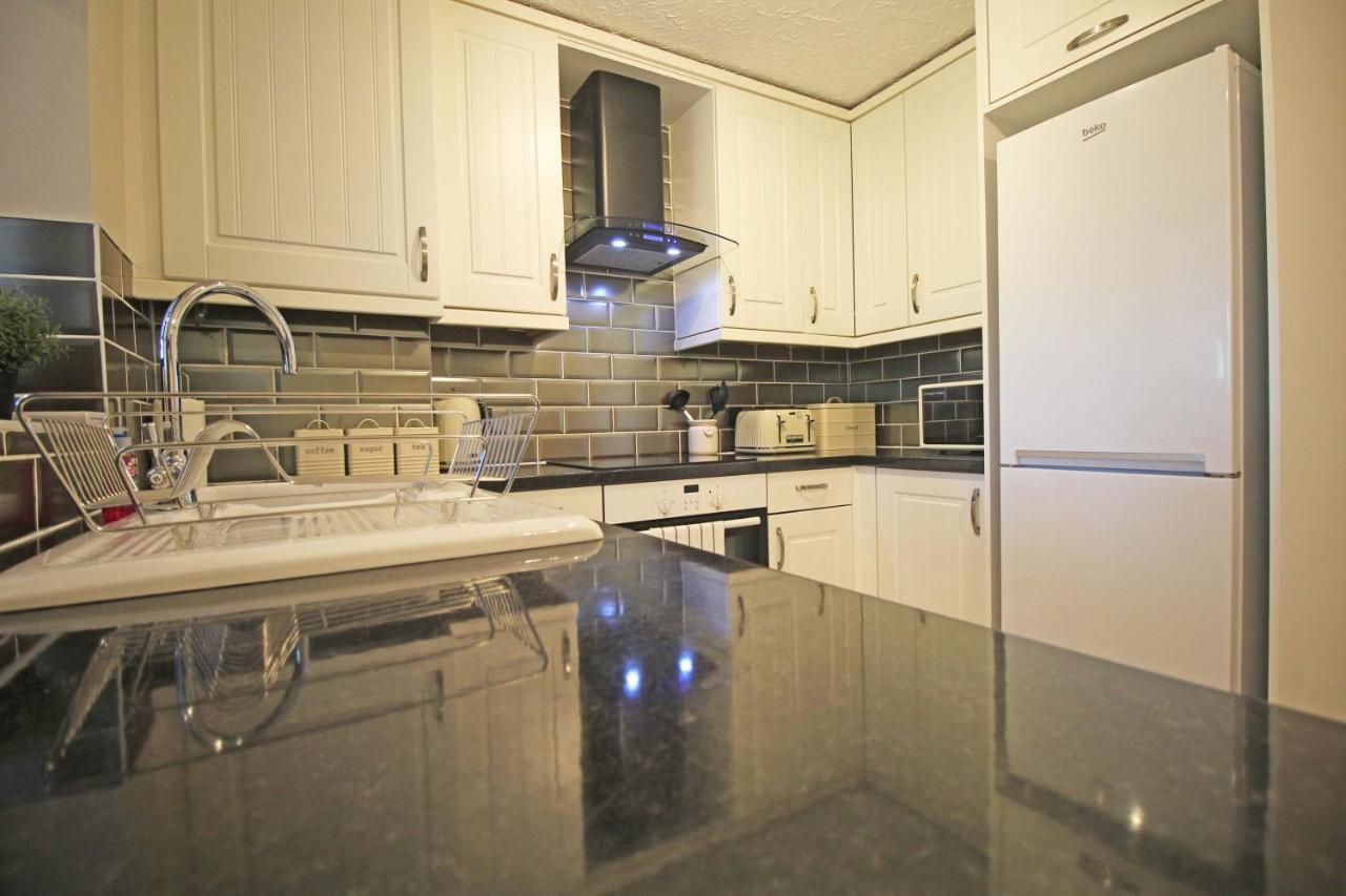The Barwoods - Modern Spacious Home In Chester - Parking Eksteriør billede