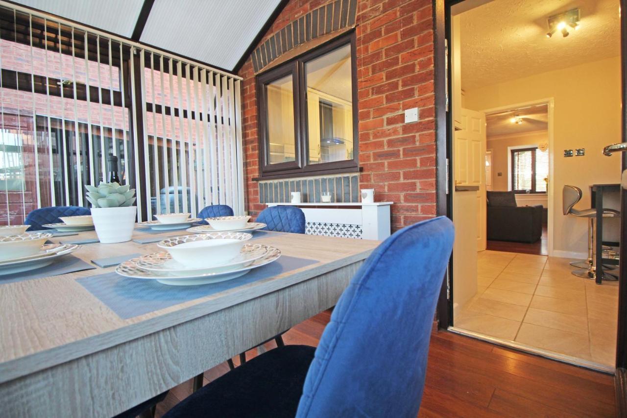 The Barwoods - Modern Spacious Home In Chester - Parking Eksteriør billede